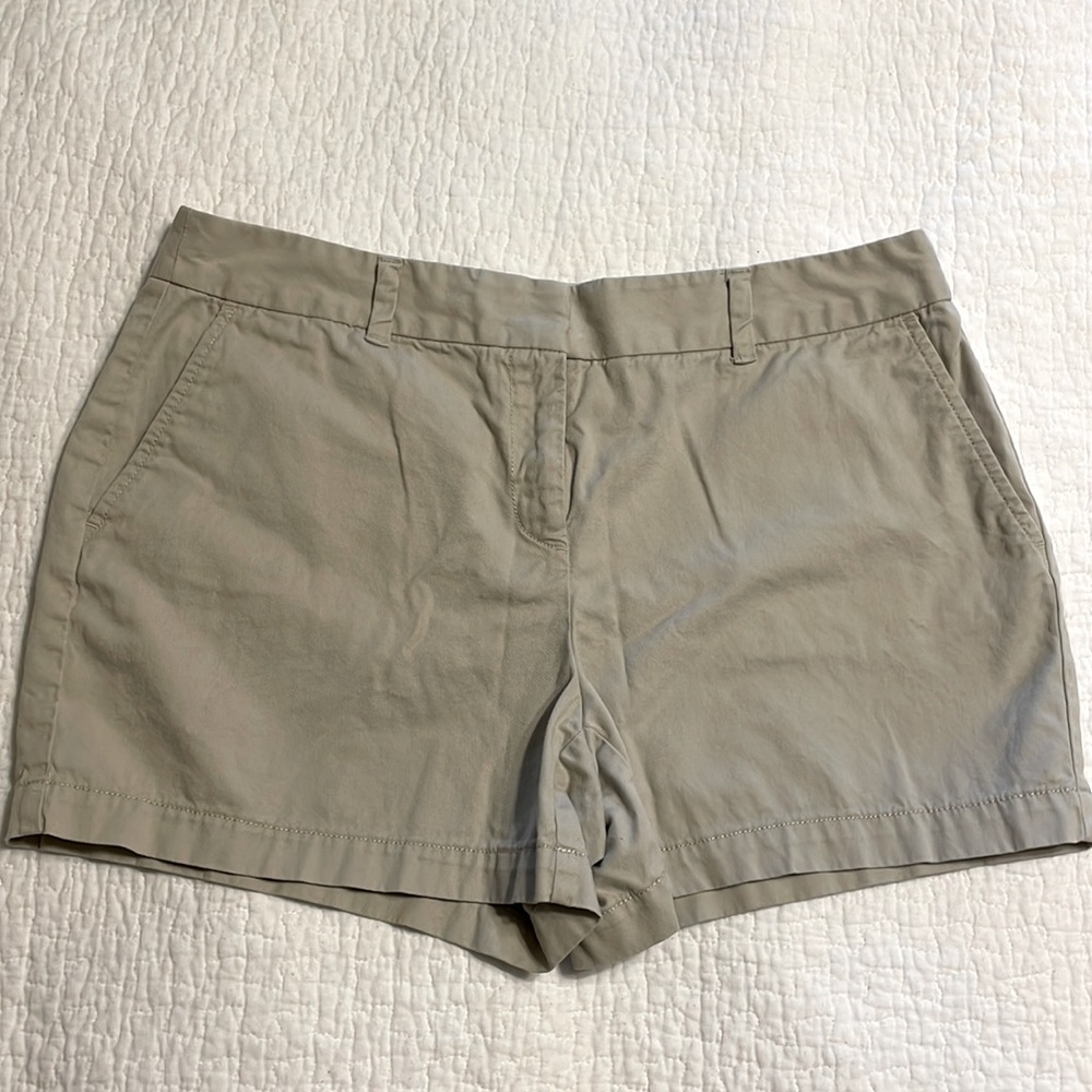 EUC Ann Taylor LOFT Outlet Khaki Shorts, size 10